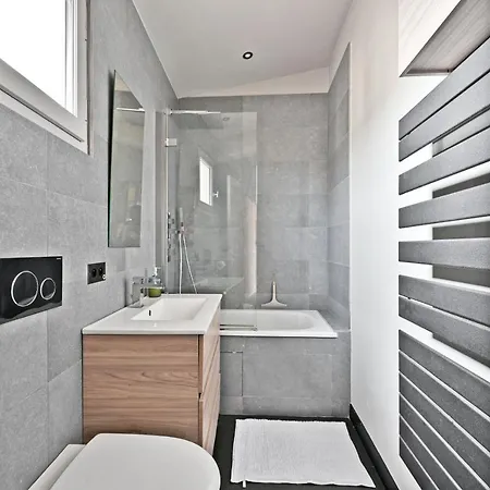 Apartment Le Saint-laurent - Parking Gratuit - Terrasse - Wi-fi